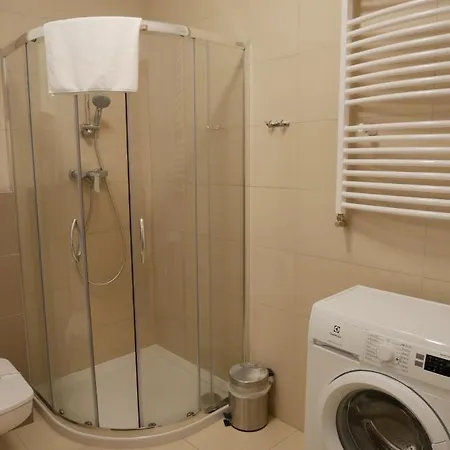 Mondi Kai I - Idealny Na W Gorach شكلارسكا بوريبا